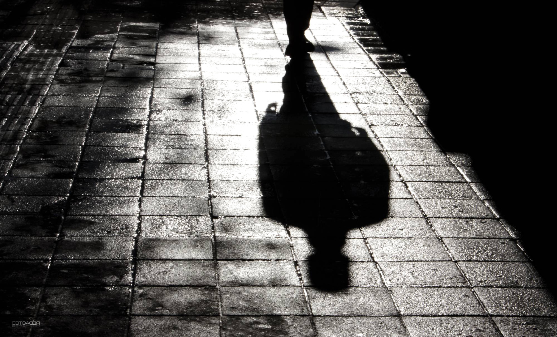 Self Body Language Betrayal - Man in Street | DETCADER Tradecraft