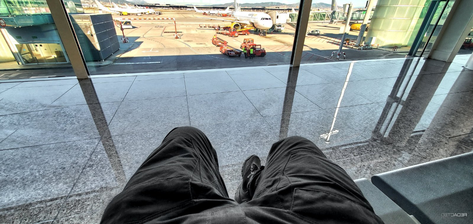 Sleeping at Airports - Barcelona Airport, Spain | detcadeR